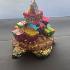 Morawski Turtle delivering Christmas presents 🎄